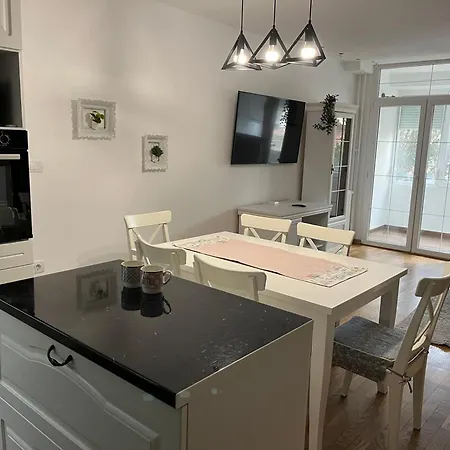 Luxury Costa 3 Bedrooms Arena Apartman *